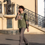 ОлдСкул тату с бритвой, цветами и надписями на руках парня -Уличная тату-street tattoo-24052022-tatufoto.com 6