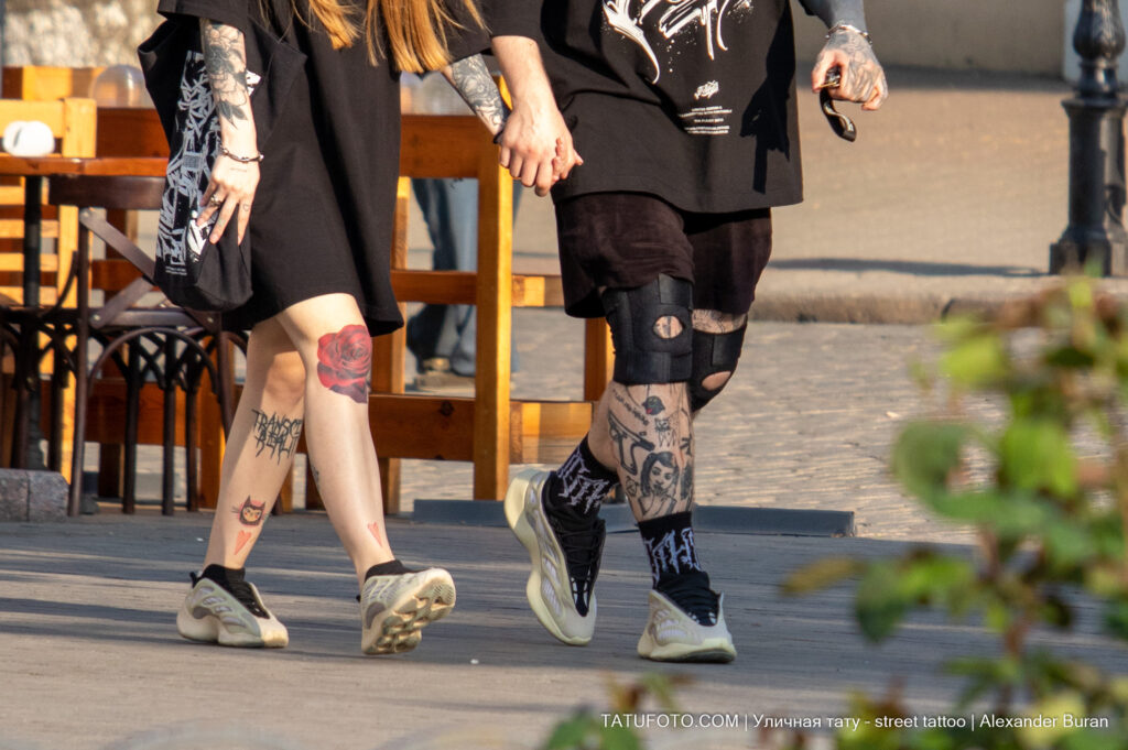 Парень и девушка с большим количеством тату на теле -Уличная тату-street tattoo-tatufoto.com 5