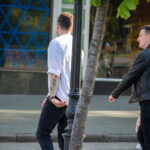 Парень с тату любовники и сюжетом сказки Маленький Принц на руках 18
