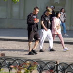 Парень с тату маленьких ангелочков внизу ног 4