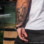 Тату парусник викингов на левом запястье парня -Уличная тату-street tattoo-24052022-tatufoto.com 7