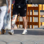 Тату парусник и осьминог в пиратской шляпе на ноге парня -Уличная тату-street tattoo-24052022-tatufoto.com 7