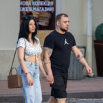 Тату с перьями и скрещенными мечами на руках парня -Уличная тату-street tattoo-tatufoto.com 4