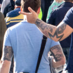 Три крепких молодых мужчины с татуировками на руках 12