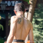 Тюремная тату с разрушенной стеной на лопатке мужчины -Уличная тату-street tattoo-tatufoto.com 3
