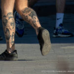 Хулиганские хендпоук тату внизу ног парня -Уличная тату-street tattoo-tatufoto.com 7