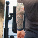 Цветной тату рукав в восточном стиле на левой руке мужчины -Уличная тату-street tattoo-tatufoto.com 3