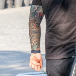 Цветной тату рукав в восточном стиле на левой руке мужчины -Уличная тату-street tattoo-tatufoto.com 5