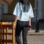 Черная тату с цветами на левой руке девушки -Уличная тату-street tattoo-24052022-tatufoto.com 4
