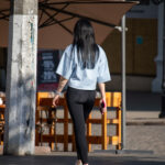 Черная тату с цветами на левой руке девушки -Уличная тату-street tattoo-24052022-tatufoto.com 5