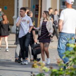 Девушка с татуировкой портретом Джонни Деппа из Пиратов Карибского моря на левом бедре14 - Уличная тату 22062022 №049 - tatufoto.com