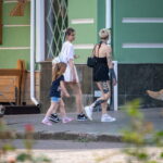 колоритная девушка с огромным количеством татуировок на теле шее и лице13 - Уличная тату 22062022 №124 - tatufoto.com