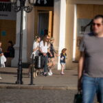 колоритная девушка с огромным количеством татуировок на теле шее и лице28 - Уличная тату 22062022 №129 - tatufoto.com