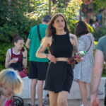 молодая девушка с татуировками на руках и ключице50 - Уличная тату 22062022 №193 - tatufoto.com