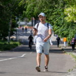 молодой парень с Тату трайбл узоры и Широкая полоса на руках06 - Уличная тату 22062022 №266 - tatufoto.com