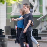 молодой парень с круглой татуировкой на запястье правой руки03 - Уличная тату 22062022 №248 - tatufoto.com