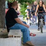 молодой парень с татуировками символами рун браслетами на правой руке 3 - Уличная тату 22062022 №290 - tatufoto.com