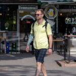 мужчина с татуировкой волков на руке и ноге15 - Уличная тату 22062022 №488 - tatufoto.com