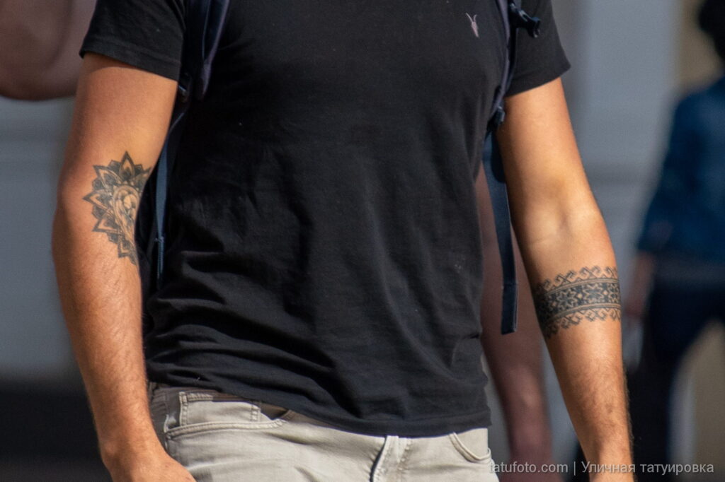 парень с татуировкой мандала и Славянский браслет на руке50 - Уличная тату 22062022 №647 - tatufoto.com