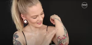 Как и чем временно скрыть татуировку косметикой 16.08.22 №0018 - tatufoto.com