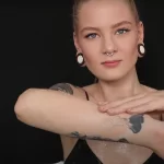 Как и чем временно скрыть татуировку косметикой 16.08.22 №0019 - tatufoto.com