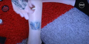 Как и чем временно скрыть татуировку косметикой 16.08.22 №0022 - tatufoto.com