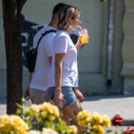 девушка с тату узорами и подвязками на обоих бёдрах под шортами54
