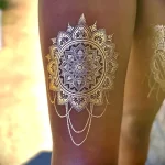 Фото пример золотистой татуировки золотом 07.09.22 №0001 - tatufoto.com