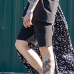 Крупная татуировка с тату машинкой на ноге парня 3 tatufoto.com - уличная тату