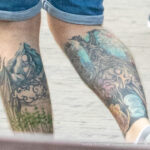 Крупные тату на тему гор, природы и драконов внизу ног парня 4 tatufoto.com - уличная тату