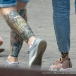 Крупные тату на тему гор, природы и драконов внизу ног парня 6 tatufoto.com - уличная тату