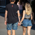 Парень с тату пальмой на руке и девушка с тату сердце на руке 5 tatufoto.com - уличная тату