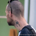 Старая татуировка со скорпионом на шее мужчины 2 tatufoto.com - уличная тату