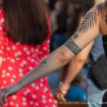 Тату листья папоротника и браслет на левой руке девушки 4 tatufoto.com - уличная тату