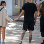 Тату меч, дерево и Козак с символом полка Азов на ногах молодого парня 6 tatufoto.com - уличная тату