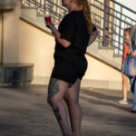 Тату птица и цветы на левой ноге девушки 1 tatufoto.com - уличная тату