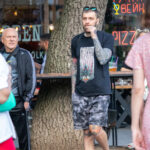 Тату с Ганешей и узорами в тату рукавах у молодого парня с бородой 8 tatufoto.com - уличная тату