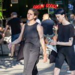 Тату стрекоза на изгибе левой руки девушки 6 tatufoto.com - уличная тату