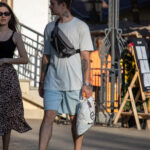 Фото татуировок на руке и шее мужчины, выполненных в технике графика. Видны детализированные рисунки на предплечье и боковой части шеи.