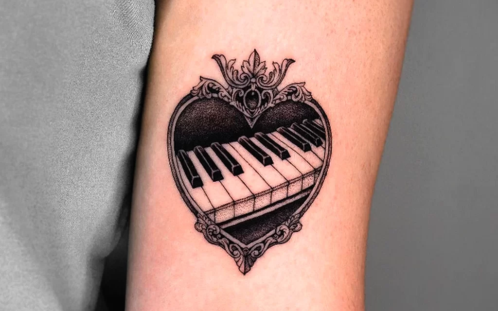 Татуировки с рисунком пианино в День пианиста – 8 ноября