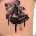 Фото тату с пианино – фортепиано и клавишами – tatufoto.com_248_11/07/2022 16:35:56