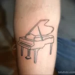 Фото тату с пианино – фортепиано и клавишами – tatufoto.com_237_11/07/2022 16:35:27