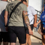 Фрагмент цветной тату с драконом на правой руке парня 1 tatufoto.com - уличная тату