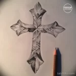 Эскиз татуировки с изображением креста, выполненный в реалистичном стиле. Объемные формы и детализированная проработка создают эффект присутствия.