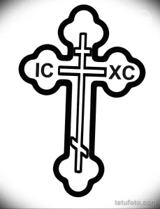 Фото тату православного креста с надписями IC и XC. Эскиз татуировки в черном цвете, выполненный в строгом и лаконичном стиле.