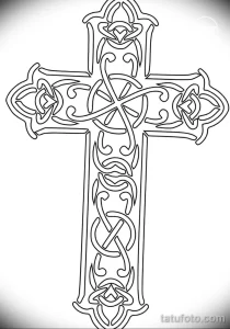 Фото тату: кельтский крест с замысловатыми узорами и переплетениями. Эскиз тату, вдохновленный древней культурой и традициями.