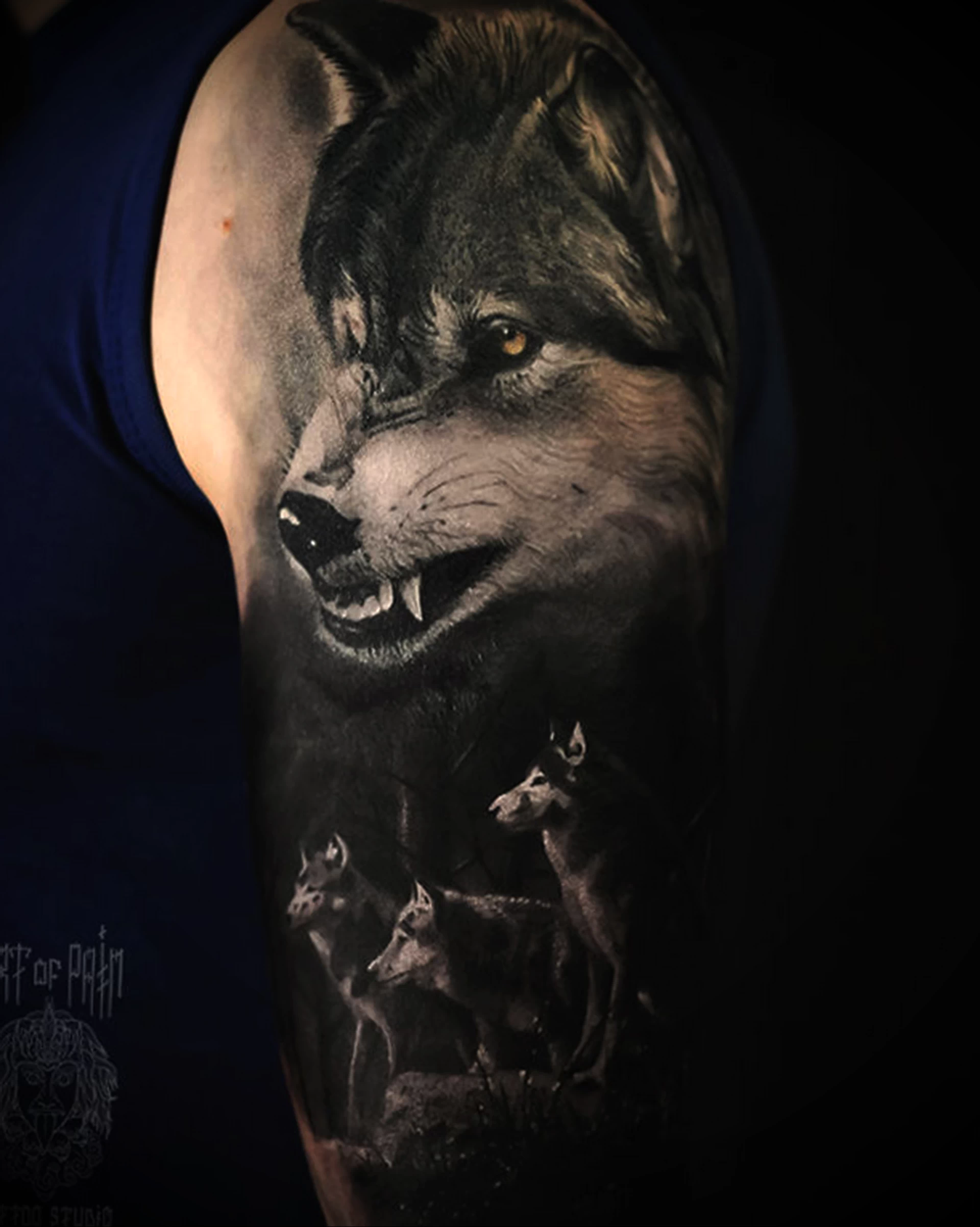 Волк на плечо мужские. Тату волк. Татуировка волка на плече. Татуировки мужские на плече волк. Тату Волга.