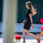 Красивая татуировка с цветами пчелой внизу левой ноги девушки 4