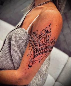 Современная женская татуировка на фото 03.01.23 №0039 - tatufoto.com