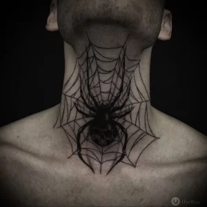 Фото тату паука в паутине на шее. Детализированный рисунок татуировки в стиле blackwork с использованием тонких линий.